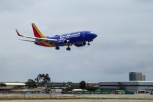 Siaubas JAV oro uoste: apšaudytas rengęsis kilti keleivinis lėktuvas