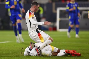 Tautų lygoje vokiečiai sumalė į miltus bosnius, vengrų trenerį gaivino stadione