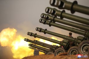 Žiniasklaida: Šiaurės Korėja perdavė Rusijai beveik 50 savaeigių artilerijos sistemų ir 20 raketų paleidimo sistemų