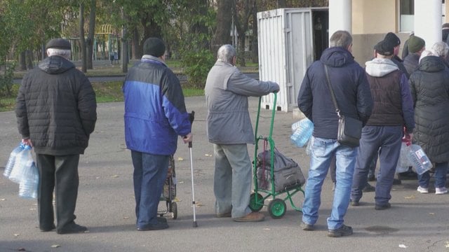 Rusijai surengus masinę ataką prieš Ukrainą – Odesoje nusidriekė eilės prie vandens punktų