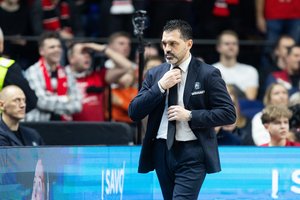 Pergalėmis prapliupęs A. Magro žvelgė į kitą pusę: „Nesu laimingas, kad pauzė nutrauks mūsų ritmą“