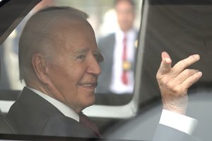 J. Bidenas leido Ukrainai smogti Rusijai JAV tolimojo nuotolio raketomis