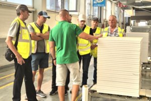 Nauja tendencija: latviai ieško darbo Lietuvoje, „Visagino linijoje“ įsidarbino 80