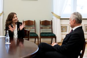 Pilietybės siekianti A. Reed lietuviškai dėkojo G. Nausėdai už susitikimą: manau, labai gerai pavyko