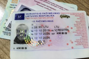 Beveik 115 tūkst. lietuvių nuo sausio gresia likti be vairuotojo pažymėjimo: ką būtina atlikti nedelsiant