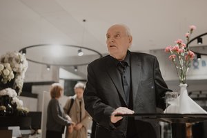 Kompozitorių Feliksą Bajorą kelios dienos po 90-mečio ištiko insultas: „Nepasakysi sau, kada sustoti“