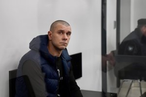 Kraupią tragediją prie namų nulėmė vienas smūgis kumščiu į galvą: auka užgeso, netekusi sąmonės