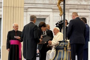 D. Nausėdienė Vatikane susitiko su popiežiumi Pranciškumi