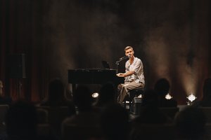 Hito „Šiurpuliukai“ autorius Vilius Popendikis kviečia į šventinius akustinius koncertus