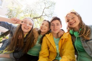 Sociologas B. Gruževskis apie jaunimo emocinį ugdymą: „Gebėjimas atpažinti ir išreikšti jausmus – raktas į kokybiškus santykius“