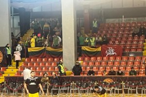 Nesmagus makedonų pokštas: Lietuvos krepšinio sirgalius susodino už aikštelę dengiančios kolonos