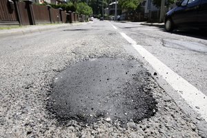 Dėl daug metų buvusio žvyrkelio gyventojai net langų neatsidarydavo: pagaliau sulaukė pokyčių