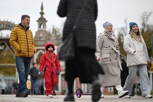 Rusijoje – vis labiau aštrėjanti demografinė krizė: darbo jėgos stygių kamšo migrantais