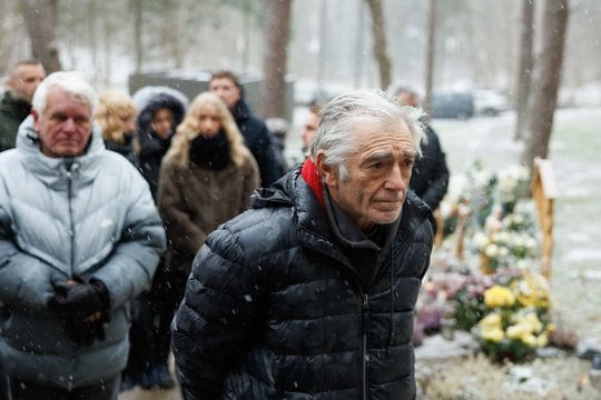  Amžinojo poilsio Antakalnio kapinėse, Menininkų kalnelyje, atgulė maestro Andrius Kulikauskas.