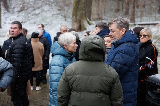  Amžinojo poilsio Antakalnio kapinėse, Menininkų kalnelyje, atgulė maestro Andrius Kulikauskas.