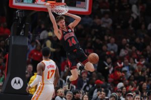 M. Buzelis sulaukė svarbaus vaidmens aikštėje ir pasižymėjo fantastišku dėjimu, o „Bulls“ nukovė „Hawks“