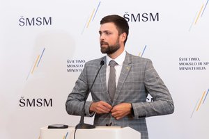 Viceministras I. Gaižiūnas apie mokyklų saugumą: reikia užtikrinti aplinkos stebėjimą ir patekimo į pastatą kontrolę