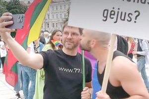 Teismas atmetė A. Kandroto dėl bučinio pareikštą ieškinį T. V. Raskevičiui