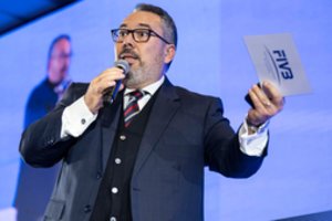 Naujasis FIVB prezidentas tinklinio vystymo strategijoje daugiau dėmesio skirs paplūdimio tinkliniui