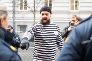 Prie Seimo surengtas kalėjimų pareigūnų mitingas: perspėja apie suprastėjusį mikroklimatą įstaigose, prašo didesnių algų