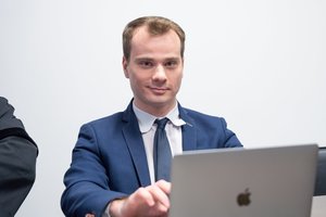 Nepilnamečių tvirkinimu kaltinamo R. Jakščio byloje teismo posėdis neįvyko