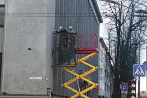 Dingo varinis šokėjus vaizduojantis kūrinys: kauniečių akivaizdoje nupjovė ir išsivežė 