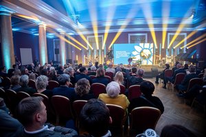 V. Benkunsko ir „Stiprūs kartu“ organizuotame paramos aukcione – šimtatūkstantinė suma Ukrainai: bus perkamos antidroninės sistemos