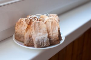 Slaptasis sodininko ginklas – panaudoti arbatos pakeliai: neįtikėtina, kaip jie gelbėja žiemą