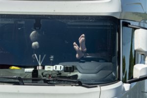 Verslo atstovai kritikuoja griežtinamą užsieniečių įdarbinimo tvarka: apribos įmonių veiklą ir surenkamus mokesčius 