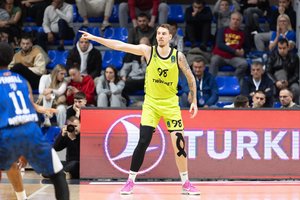 Be variantų: bedančiai „Vilkai“ išvykoje buvo sudaužyti „Budučnost“ vyrų