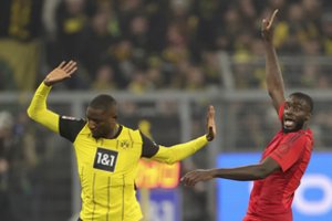 Principiniame Vokietijos futbolo mūšyje komandos keitėsi įvarčiais