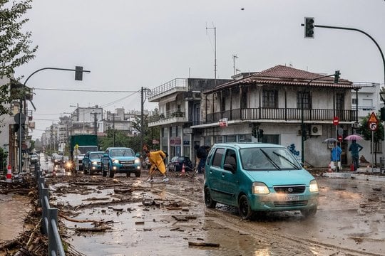 Graikijai smogė smarki audra „Bora“: užfiksuoti du žuvusieji