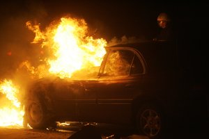 Kaune degė automobilis „Volvo S80“, Vilniuje – „Opel Astra“