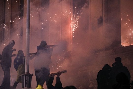 Per įnirtingus ir aršius mitingus Sakartvele sužeistas 21 policininkas: demonstrantai į juos leido fejerverkus