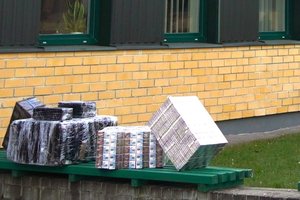 Pasienio ruože Varėnos rajone sučiupti du vietos gyventojai su baltarusiškų cigarečių nešuliu