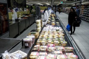 Atskleidė, kaip su pinigais dabar elgiasi lietuviai: kitos išeities gyventojams nebelieka