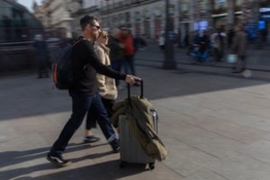 Keliaujantiems į Ispaniją teks susidurti su pokyčiais: baiminasi, kad dėl to vėluos registracija viešbučiuose