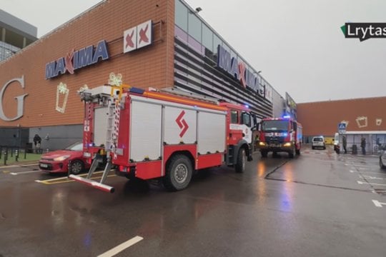 Gaisras Vilniuje sukėlė tarnybas ant kojų: prekybos centre „BIG“ užsiliepsnojo elektros skydinė