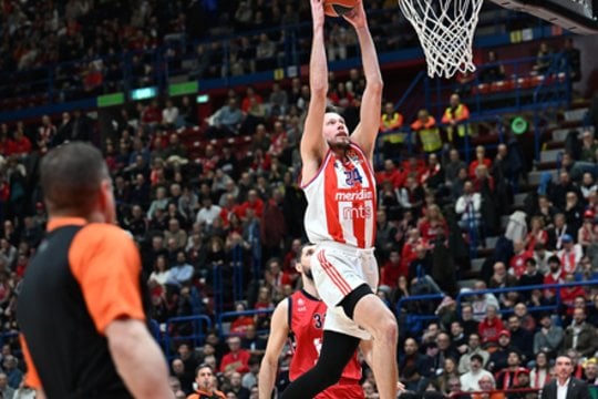 Milano „Olimpia“ ir Belgrado „Crvena zvezda“ ekipa.