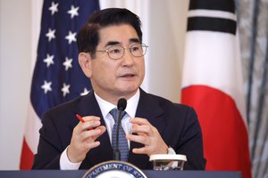 Buvusiam Pietų Korėjos gynybos ministrui uždrausta išvykti iš šalies