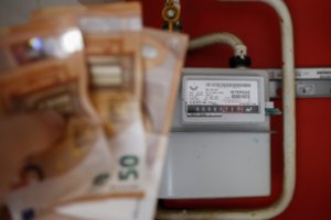 Kalba apie „juodąją gulbę“ Lietuvoje, kuri paliestų daugelį – tektų vėl paploninti pinigines