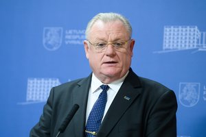 Kandidatas į Seimo kanclerius A. Stončaitis tikina išlaikysiantis politinį nešališkumą: sustabdė narystę „Vardan Lietuvos“