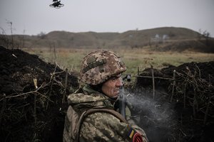 Apie ką kalbasi išsekę Ukrainos kovotojai: karių žinutės atskleidė siaubingą situaciją