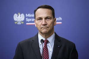 R. Sikorskis: Rusijos narystė ESBO turėtų būti sustabdyta