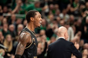 Skambių frazių negailėjęs L. Walkeris nusiuntė žinutę varžovams ir pagarsino ryšį su I. Brazdeikiu