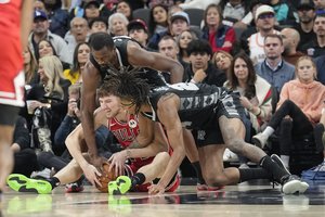 Kraujas neleido M. Buzeliui užbaigti pergalingo mačo San Antonijuje