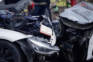 Įspūdingos sumos: skelbia, kokią žalą praėjusią savaitę patyrė išskirtinių automobilių savininkai