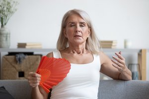 Akušeris išvardijo, kas pagreitina menopauzės atėjimą