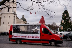 Šventiniu laikotarpiu sostinės mikrorajonus lankys kalėdinis autobusiukas