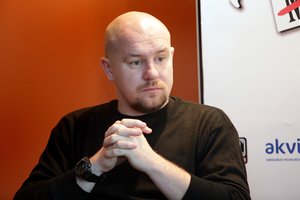 Girtas prie vairo sėdęs aktorius Ramūnas Cicėnas išgirdo teismo verdiktą: paaiškėjo bausmė  